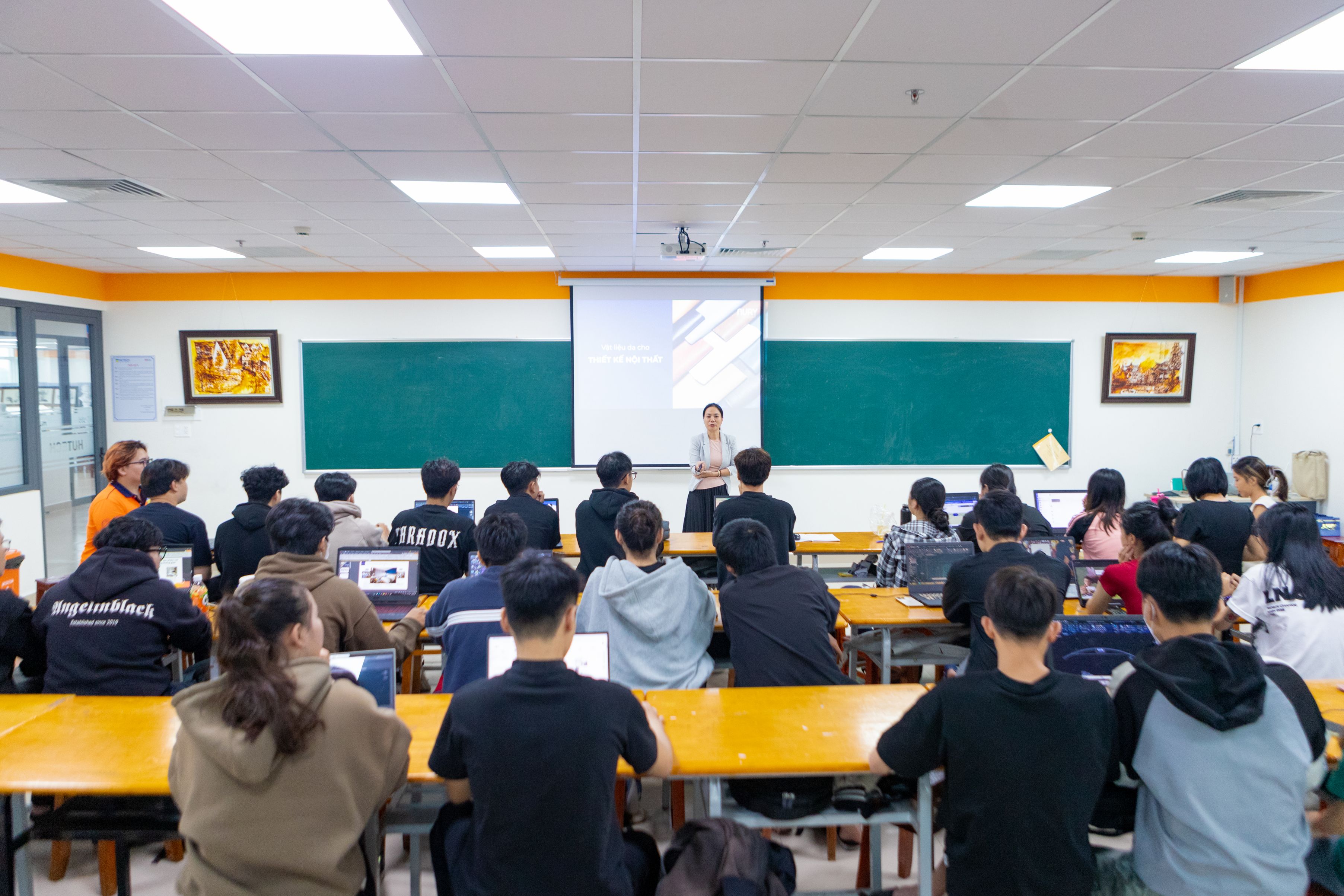 Workshop about leather in interior design